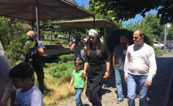  დეკანოზ გიორგი მამალაძის ოჯახის წევრები საპატრიარქოში მივიდნენ
