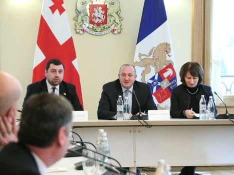 საქართველოს პრეზიდენტი საარჩევნო კოდექსთან დაკავშირებით ინტერპარტიულ ჯგუფს შეხვდა