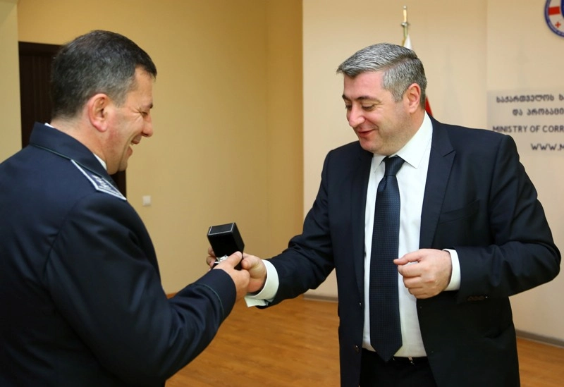 კახა კახიშვილმა საქართველოს დამოუკიდებლობის დღესთან დაკავშირებით თანამშრომლები დააჯილდოვა