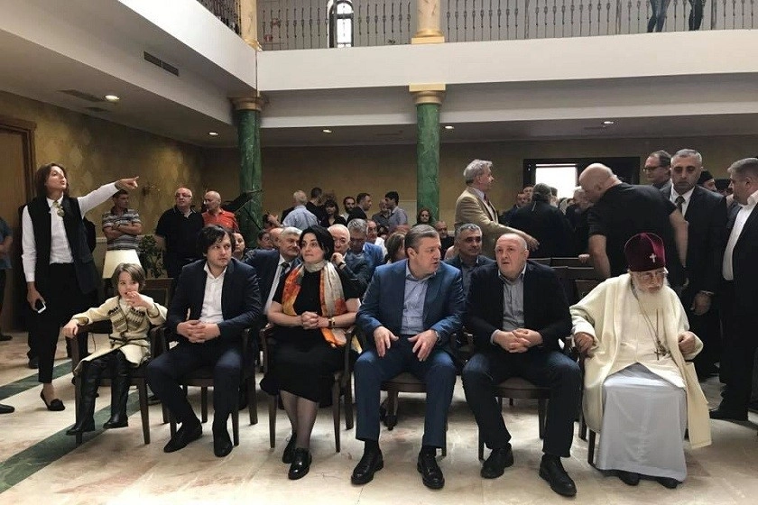 პატრიარქი სნოში 34-ნომრიანი სასტუმროს გახსნას დაესწრო