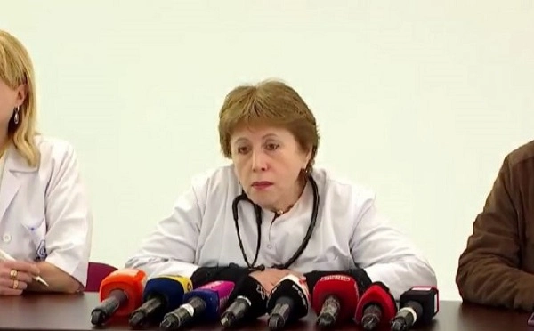 ძირითადად საწოლშია, აქვს საერთო სისუსტე, კიდურების ტკივილი, რასაც ძალიან განიცდის, ჩვენ ვეხმარებით, მაგრამ ეს ტკივილი რჩება - ექიმი სააკაშვილზე 