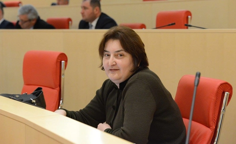  ძალიან გთხოვთ, ყურსასმენები დაგვირიგეთ - ადა მარშანია 