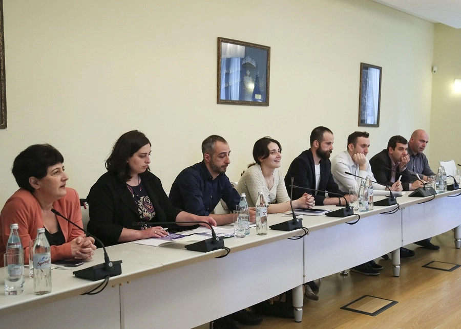 პრეზიდენტი ”საკონსტიტუციო სასამართლოს შესახებ” კანონთან დაკავშირებით კონსულტაციებს გააგრძელებს