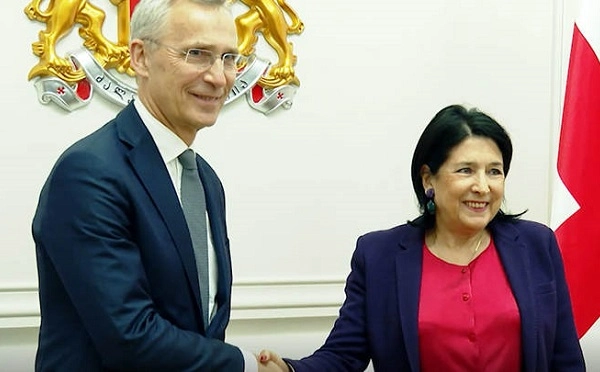 იენს სტოლტენბერგი სალომე ზურაბიშვილს შეხვდა