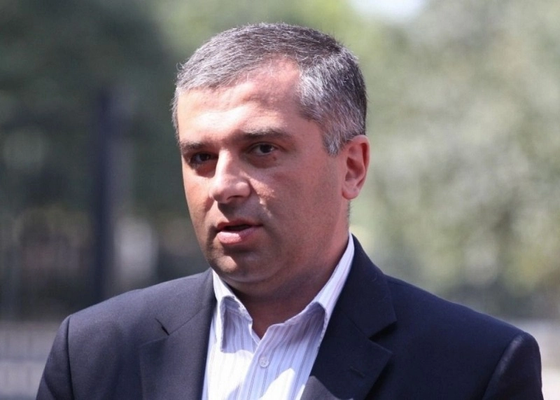 დავით ბაქრაძე მამუკა ხაზარაძეს სთავაზობს დაესწროს საკომიტეტო მოსმენას, სადაც ეროვნული ბანკის პრეზიდენტიც იქნება