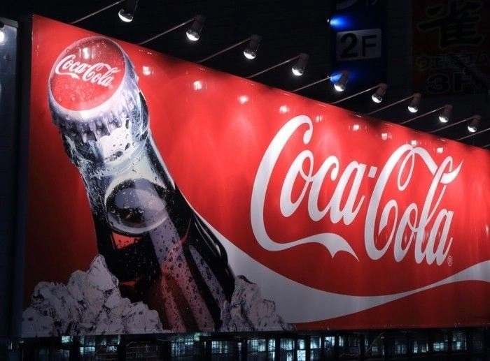Coca-Cola-მ პირველად ალკოჰოლური გაზიანი სასმელი გამოუშვა