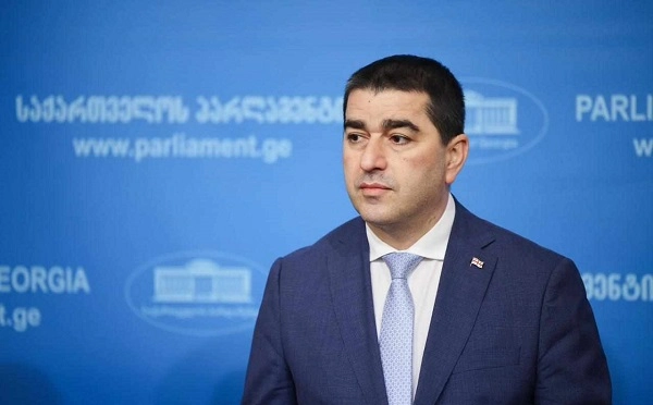 უფროსმა თაობებმა უფლებააყრილ ქვეყანაში სათუთად გამოატარეს ენის, მამულისა და სარწმუნოების დროშა, რომლის შეცვლაც დღეს, ასე მზაკვრულად, ცხვრის ქურქით შემოპარულმა უცხო მენტალობამ განიზრახა - შალვა პაპუაშვილი