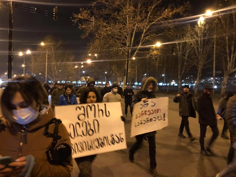 სამოქალაქო აქტივისტები კომენდანტის საათს არ ემორჩილებიან