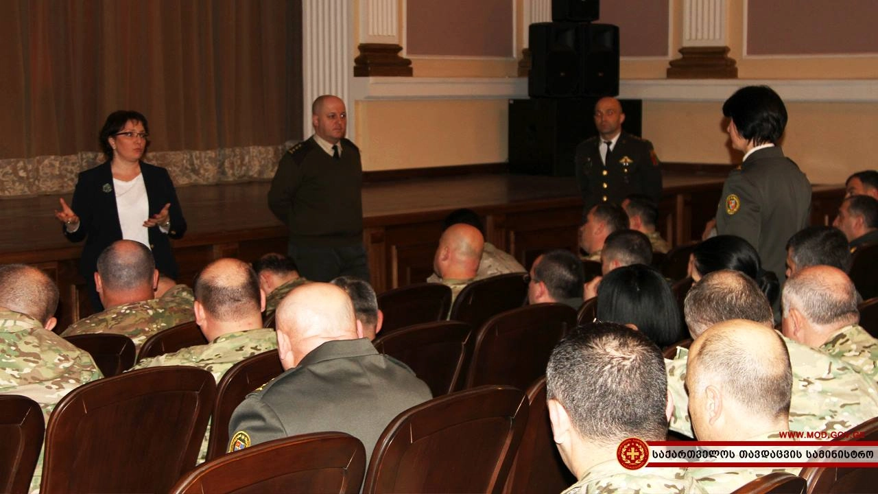 თინათინ ხიდაშელი სახმელეთო ძალების წარმომადგენლებს შეხვდა