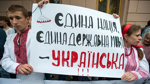 რუსულს - რუსეთის ენა, რუსეთს - მოსკოვია - ზელენსკის მრჩეველი უკრაინაში სახელწოდებების შეცვლას ითხოვს