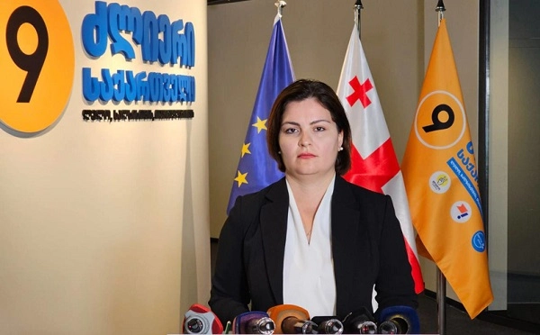 „ქართული ოცნება“ პანიკაშია, ბრიფინგი კარგად ასახავს როგორი გამწარებულია მდინარაძე, მისი განცხადება მოსკოვშია დაწერილი და  იმეორებს კაგებე-ს პარანოიდულ მითს, თითქოს საქართველოში ოპოზიციას დასავლეთი აკონტროლებს - ანა ნაცვლიშვილი