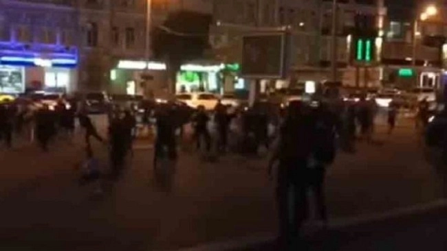 ფეხბურთის გულშემატკივართა  მასობრივი ჩხუბის ამსხაველი ვიდეო გავრცელდა (ვიდეო)