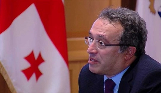ქიბარ ხალვაში რუსთავი 2-ის დაცვის თანამშრომლების გათავისუფლებას და ხელფასების შემცირებას აპირებს