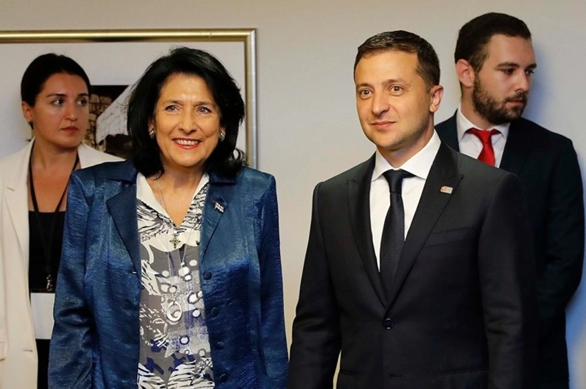 ვესაუბრე პრეზიდენტ ზელენსკის და კიდევ ერთხელ დავუდასტურე საქართველოს სრული მხარდაჭერა უკრაინელი ხალხის მიმართ - სალომე ზურაბიშვილი