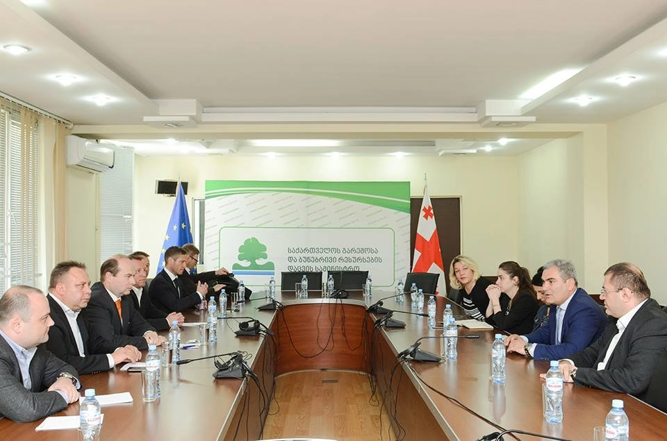 პრეზიდენტის ადმინისტრაციის უფროსი პრეზიდენტის განკარგულებით შექმნილ ექსპერტთა ჯგუფს შეხვდა