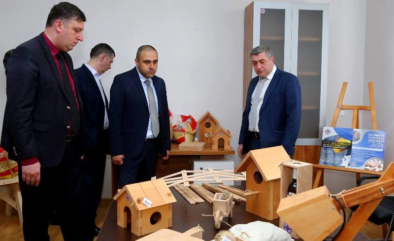 პრობაციის ბიუროს ახალი კონცეფციის ოფისები პირობით მსჯავრდებულთა მიერ დამზადებული ავეჯითა და ინვენტარით აღიჭურვება