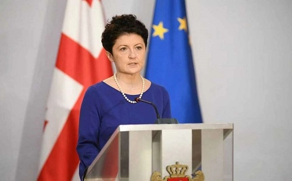 მე შეიძლება, უფრო მეტსაც ვფიქრობდე საქართველოს პრეზიდენტზე, მაგრამ აბსოლუტურად მიუღებელია, როდესაც უცხო ქვეყნის წარმომადგენელი მას ასე ახასიათებს - თეა წულუკიანი გრიგორი კარასინზე