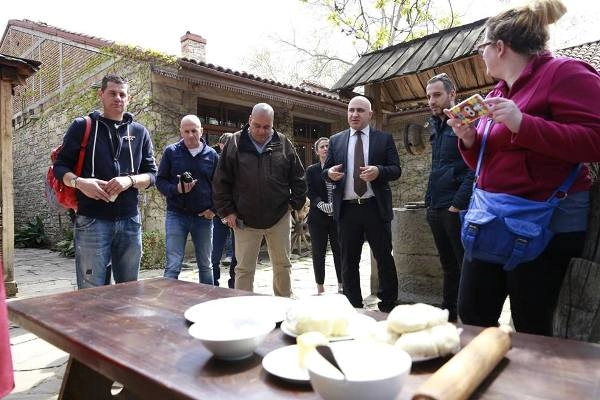 ისრაელის წამყვანი ბეჭდური მედიის წარმომადგენლები საქართველოს ეცნობიან