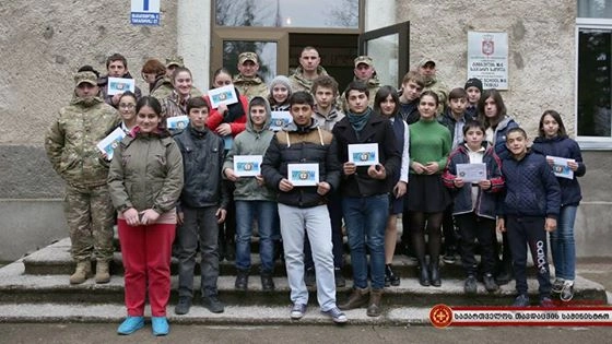 ტყიბულის სკოლის მოსწავლეებმა ჯარისკაცების წერილები მიიღეს
