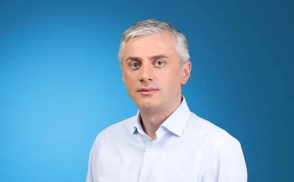 წალენჯიხაში ქართული ოცნების კანდიდატმა კონკურენტს გამარჯვება მიულოცა 