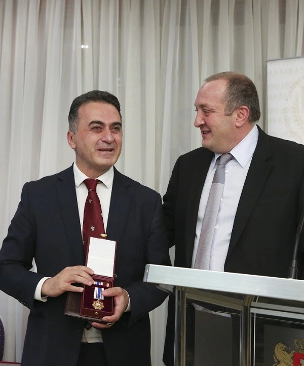 პრეზიდენტმა ზაზა ხატიაშვილს ღირსების ორდენი გადასცა