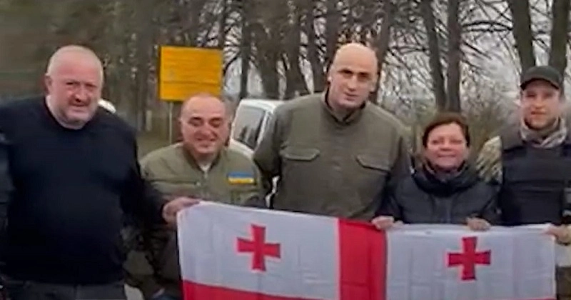 ნიკა მელია თანაპარტიელებთან და გიორგი მარგველაშვილთან ერთად უკრაინაში იმყოფება