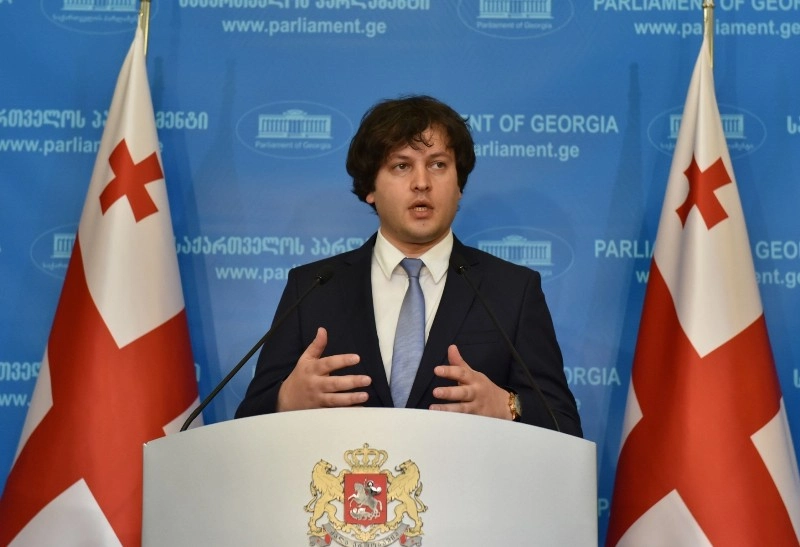  ქორწინება კონსტიტუციით განისაზღვრება, როგორც ქალისა და მამაკაცის კავშირი ოჯახის შექმნის მიზნით