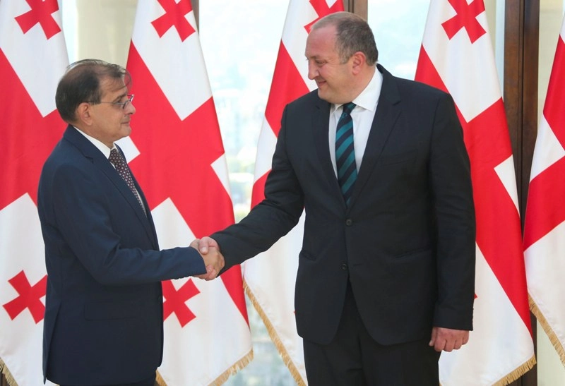გიორგი მარგველაშვილს რუმინეთის ახლადდანიშნულმა ელჩმა რწმუნებათა სიგელები გადასცა