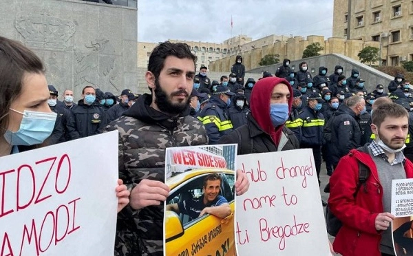 "თავისუფლება მიშას" - იუსტიციის სამინისტროსთან ოპოზიციის საპროტესტო აქცია მიმდინარეობს 