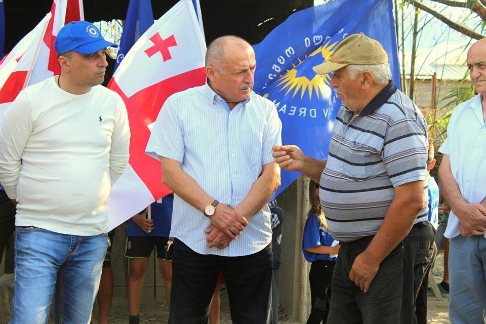  იოსებ მაკრახიძე თორტიზისა და ბერბუკის სოფლების დევნილთა ჩასახლებაში მცხოვრებ მოსახლეობას შეხვდა