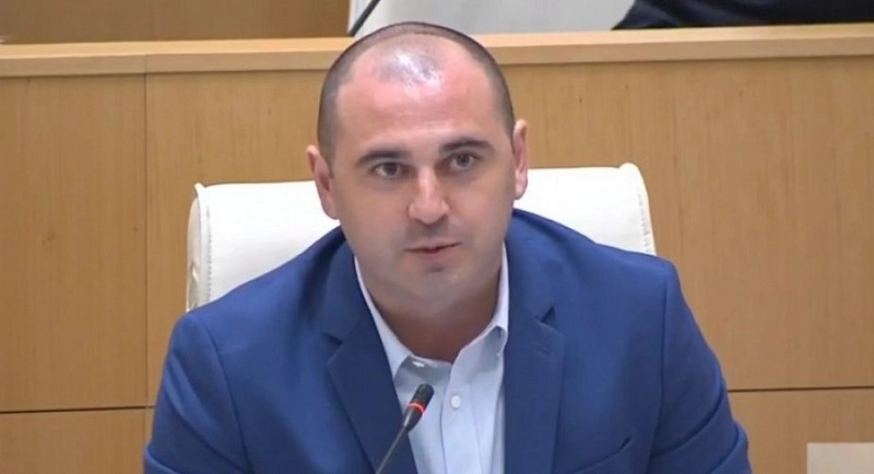 სამწუხაროდ, აღმოჩნდა ადამიანი, რომელსაც სურს პარტიის დაყოფა და ალბათ შემდეგ კარის გაჯახუნება - ლევან ხაბეიშვილი