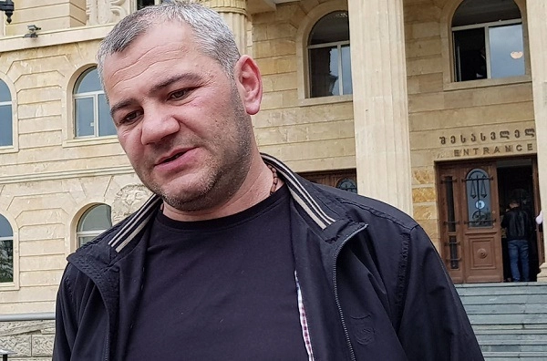 მიდით, მკვლელები დააწინაურეთ - ზაზა სარალიძეს სააპელაციო სასამართლოს შენობა დაატოვებინეს 