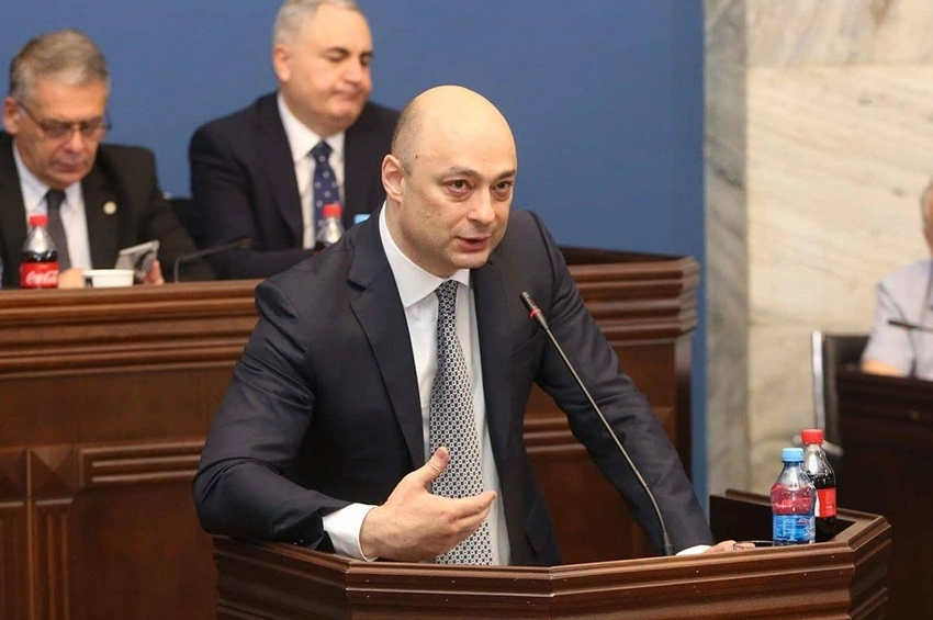 ლარის კურსი რომ დაეცეს, დოლარი უნდა იყოს ნაკლები ეკონომიკაში, ანუ დოლარი უნდა გავიდეს სადღაც - ქობულია