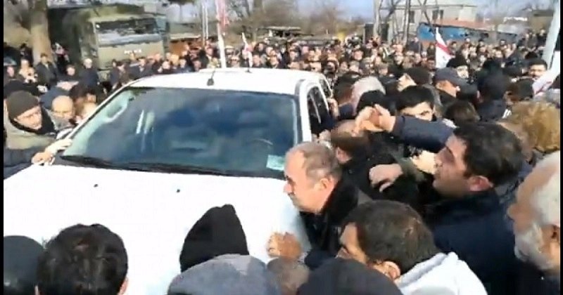 ველისციხესთან დაშავებული პოლიციელები მკურნალობას სახლში გააგრძელებენ