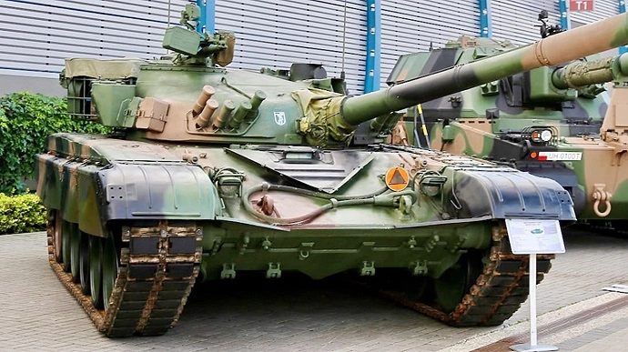 პოლონეთმა უკრაინას 200-ზე მეტი  T-72 ტიპის ტანკი გადასცა