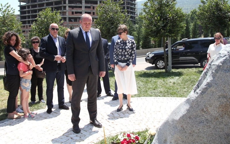 პრეზიდენტმა და პირველმა ლედიმ 13 ივნისს დაღუპულთა ხსოვნას პატივი მიაგეს
