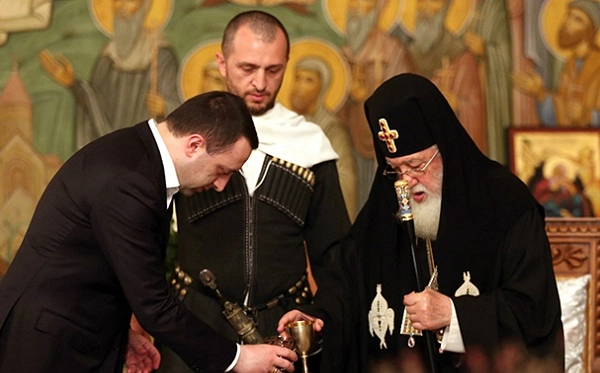 სრული მხარდაჭერა და გვერდში დგომა აღვუთქვი ეკლესიას - ღარიბაშვილი პატრიარქს შეხვდა