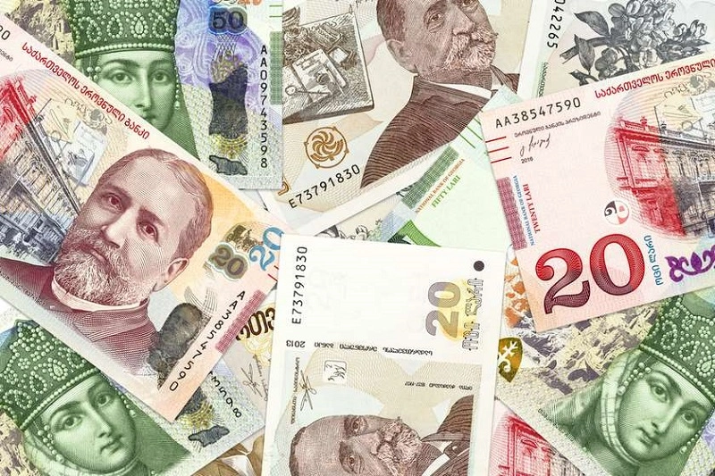 ლარი მნიშვნელოვნად გაუფასურდა