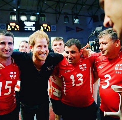 პრინცი ჰარი ქართველი სამხედროების მხარდასაჭერად