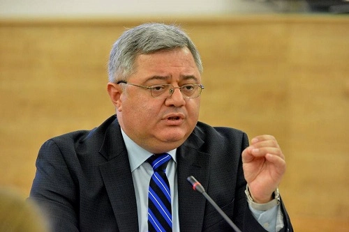 მომავალმა პრეზიდენტმა მეუფეებს კი არ უნდა უკითხოს კონსტიტუცია და სახარება, არამედ პოლიტიკური თამაშებისგან უნდა გაათავისუფლოს ეკლესია - უსუფაშვილი
