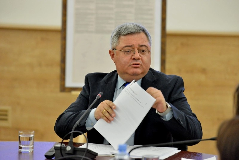 დავით უსუფაშვილი საკონსტიტუციო კომისიის საქმიანობის თაობაზე მედიას შეხვდა