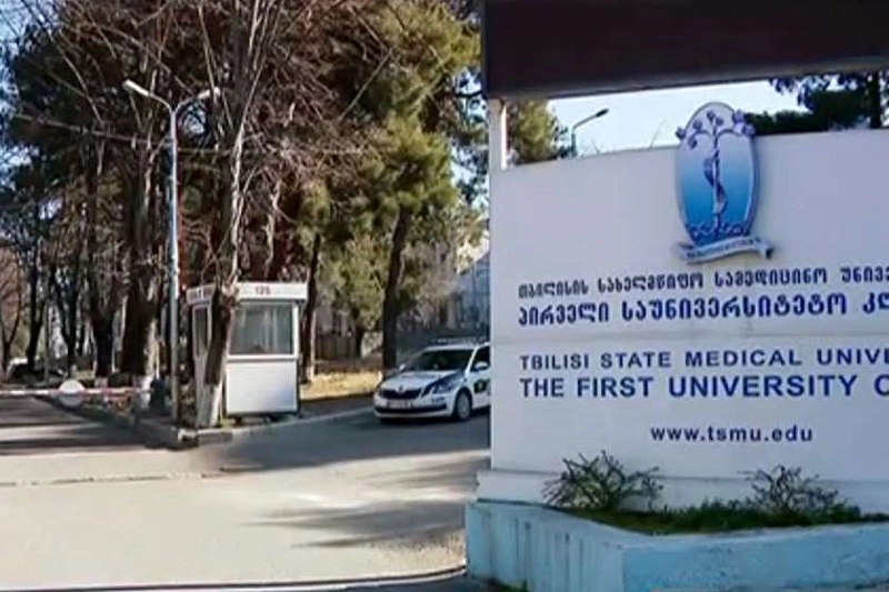 კორონავირუსისგან გამოჯანმრთელებულმა ორმა პაციენტმა თბილისის პირველი საუნივერსიტეტო კლინიკა დატოვა