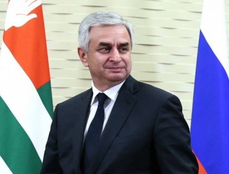 რაულ ჰაჯიმბა სირიაში ჩასვლას აპირებს და ოკუპირებულ აფხაზეთში ბაშარ ასადს ეპატიჟება