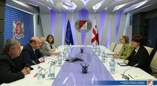 ნოდარ ხადური საქართველოში ADB-ის მუდმივმოქმედი ოფისის ახალ დირექტორს შეხვდა 