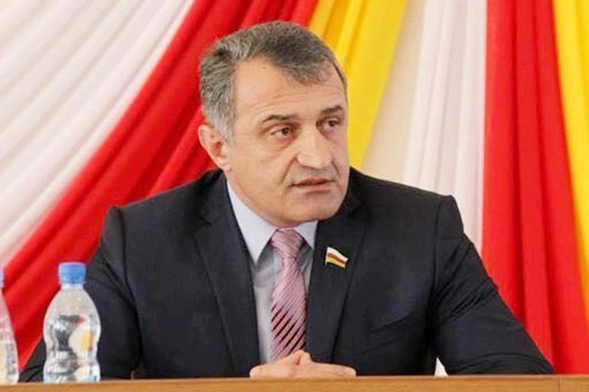 ოსი სეპარატისტების ლიდერი ნაურუს პრეზიდენტს შეხვდა