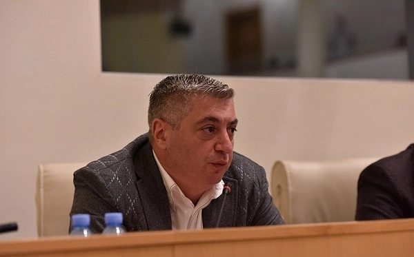 ზელენსკის მილიარდნახევარი აქვს ანგარიშზე, პოროშენკო მილიარდერი იყო და რა, ოლიგარქია? - კახიშვილი