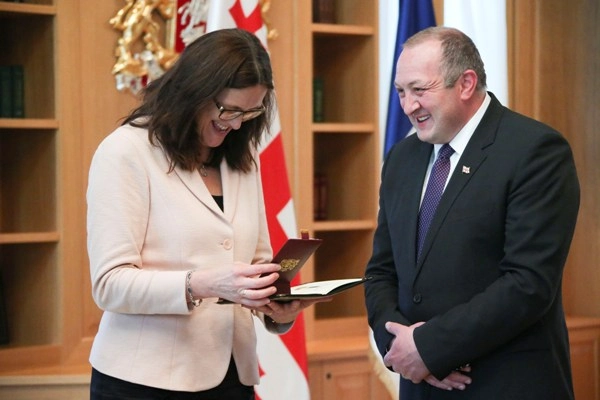საქართველოს პრეზიდენტმა სესილია მალმსტრომი ღირსების ორდენით დაჯილდოვა