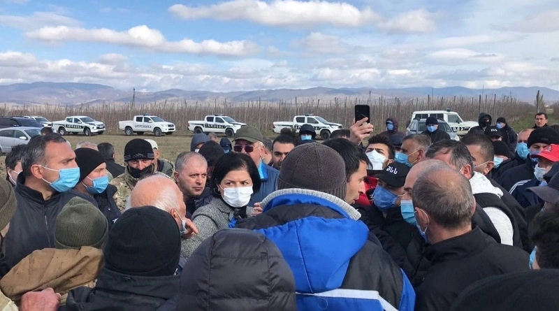 სოფელ ზეღდულეთში ადგილობრი მოსახლეობა მიწის ფართობის გასხვისებას აპროტესტებს 