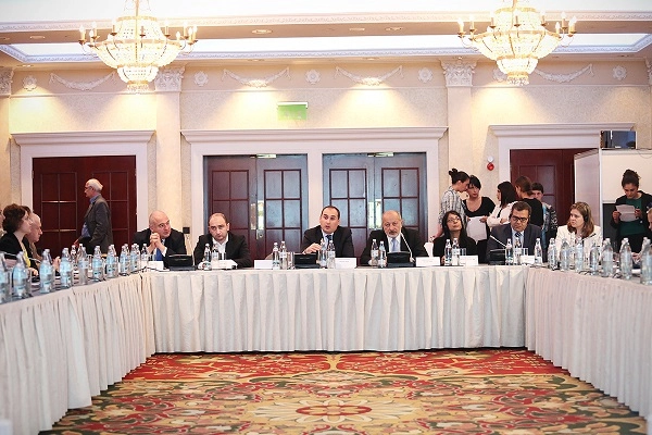 დიმიტრი ქუმსიშვილი საგზაო მოძრაობის უსაფრთხოების ეროვნული სტრატეგიის პრეზენტაციას დაესწრო