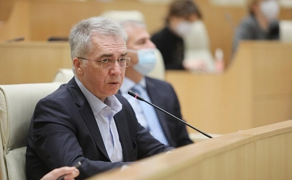 დოკუმენტი არის ოპტიმალური და ახლა იმაზე დავა, რატომ არ იწერება რუსეთი, ეს დროის კარგვა მგონია. უკრაინა არავისზე ნაკლებად არ მიყვარს - სერგეენკო